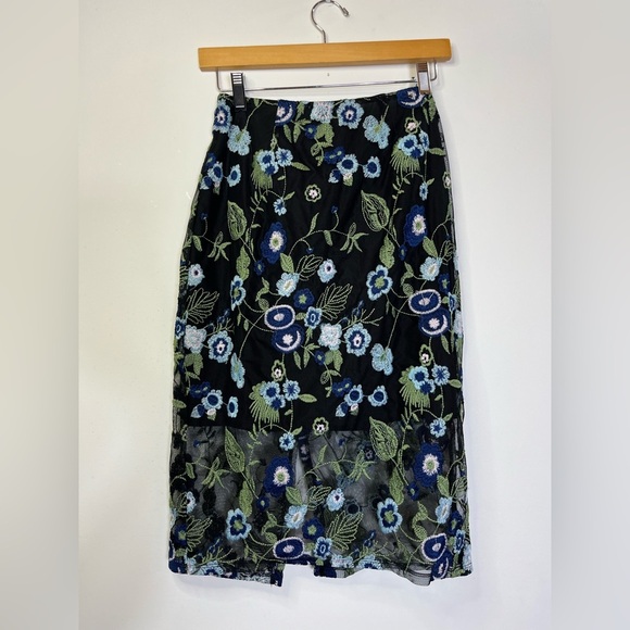 BCBGeneration Pencil Skirt Embroidered Blue Floral Sheer Lined Womens Sz 4 NWT - Picture 6 of 10